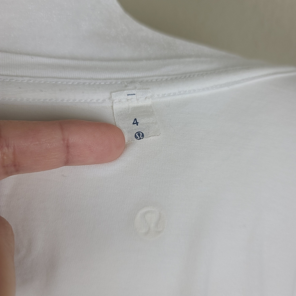 Lululemon high low t-shirt Size 4 white and green cactus short sleeve v-neckline - Picture 11 of 12